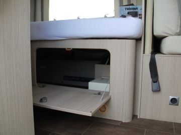 Bürstner BUT569 Nexxo T569 | Vast Bed | Kleine Camper| Elektrische Trap| Douche|